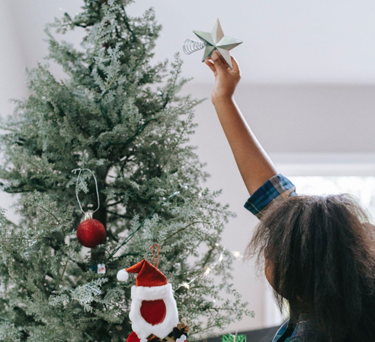 Tree Skirts for 8-foot Artificial Christmas Trees: Elevate your Winter Wedding Milestones